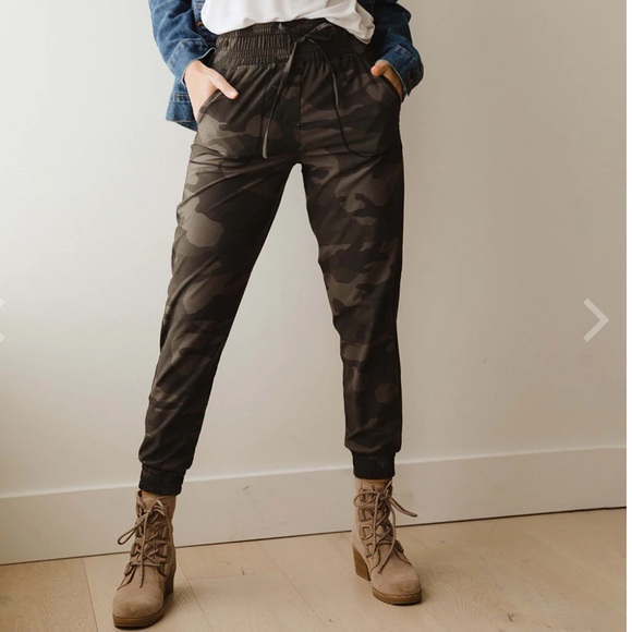 Albion Pants - Albion Camo Destination Joggers Size M-Tall